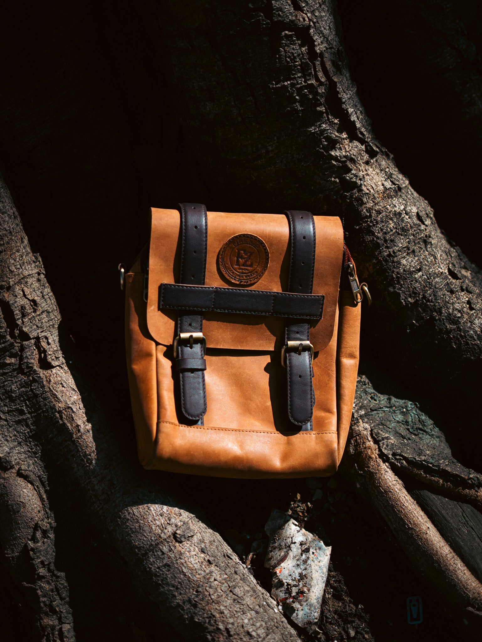 Tank Master Leather Tank Bag detail shot